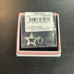 Pandora ME Sparkling Star Medallion